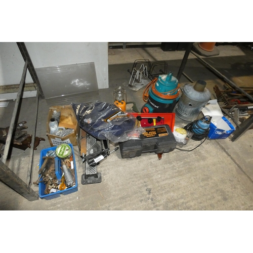 2088 - A quantity of various tools etc including a 2 ton trolley jack, a submersible pump 240v etc. Content... 