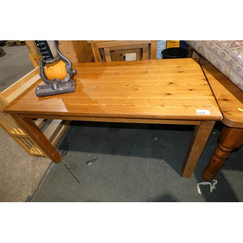 2132 - 1 x Pine dining table approx 77 x 137cm