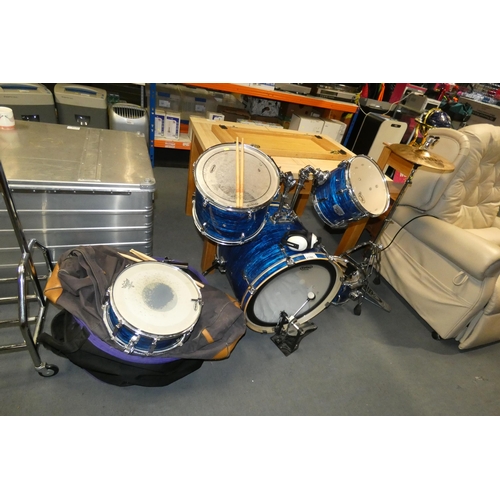 2186 - A Pearl EXR drum kit