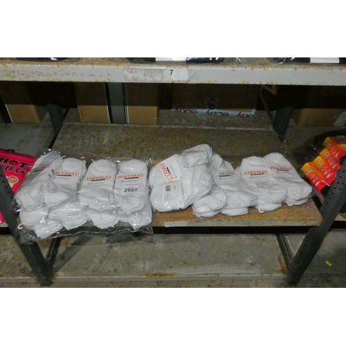 2603 - A quantity of various white trainer socks