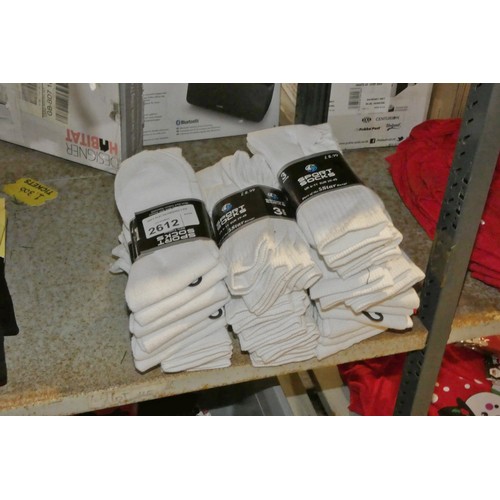 2612 - A quantity of white sports socks