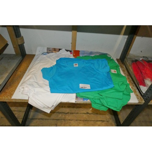 2627 - A quantity of size XS T-shirts by Fruit Of The Loom, contents of 1 shelf