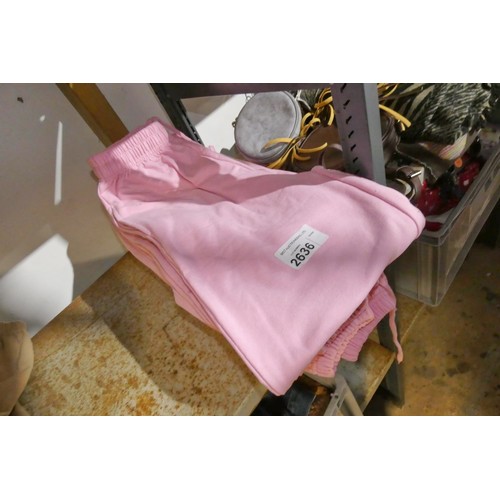 2636 - A quantity of various pink ladies jogging bottoms contents of ½ a shelf