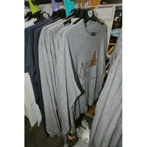 2666 - 11 grey various size Christmas Jumpers