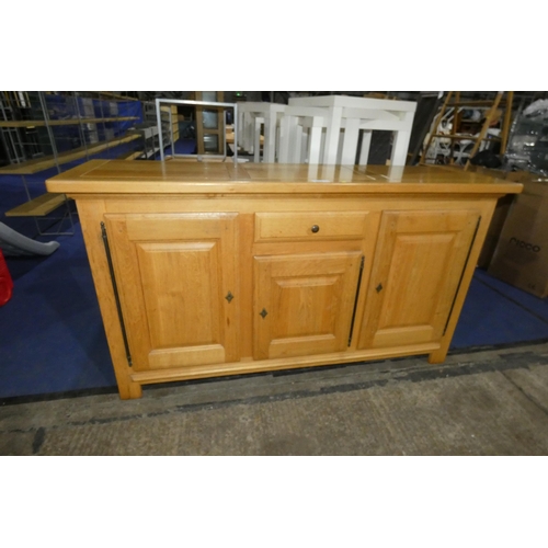 324 - A large wooden sideboard with 3 cabinets and a single drawer, keys in auction office.