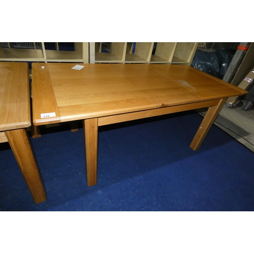 338 - An oak extending dining table approx 140x90cm - 186cm extended