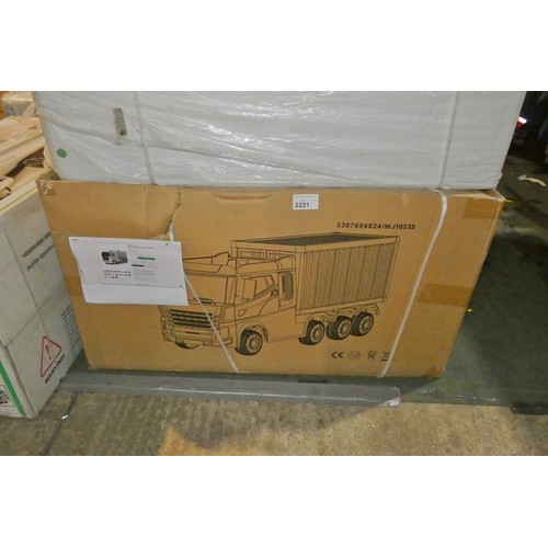 2221 - 1 x RiiRoo child's ride on 12v battery powered toy transporter lorry with container. Boxed and requi... 