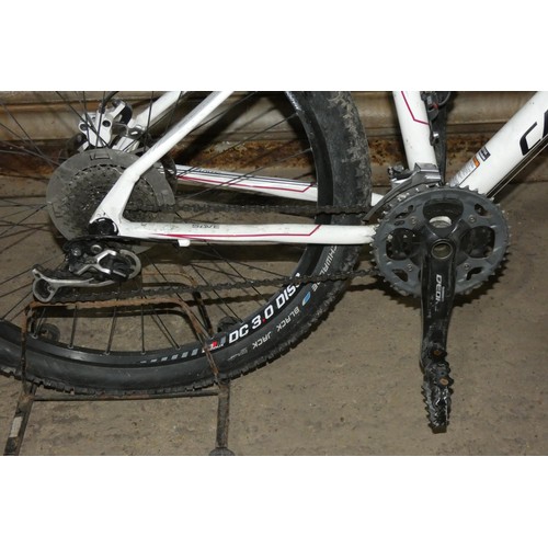 2095 - 1 x Cannondale hard tail aluminum frame mountain bike