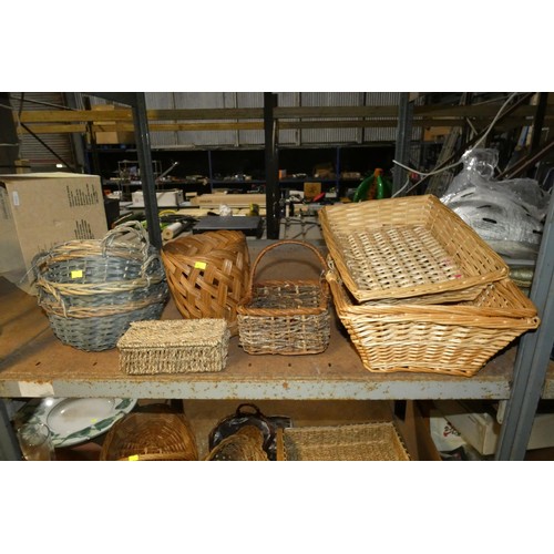 2110 - A quantity of various baskets etc. Contents of 1 bay /3 shelves