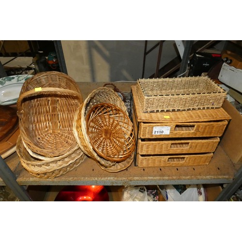 2110 - A quantity of various baskets etc. Contents of 1 bay /3 shelves