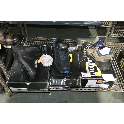 2374 - 3 x various pairs of safety shoes / boots - sizes 2 x 10 and 1 x 11