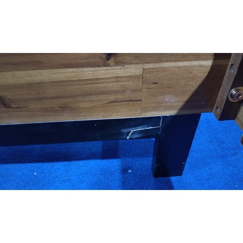 373 - A wooden 5ft king size bed frame, please note one leg requires a repair