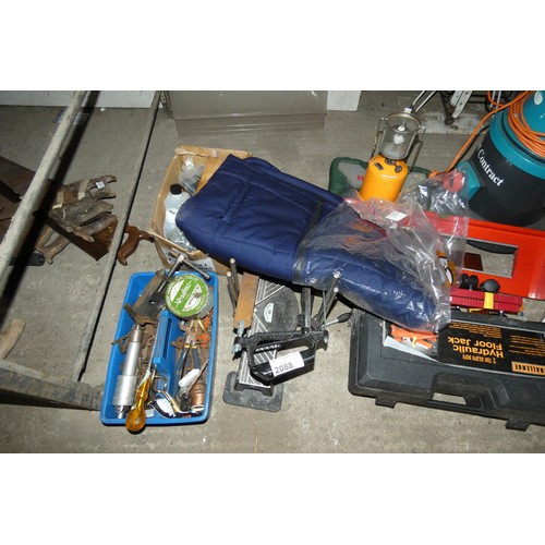 2088 - A quantity of various tools etc including a 2 ton trolley jack, a submersible pump 240v etc. Content... 