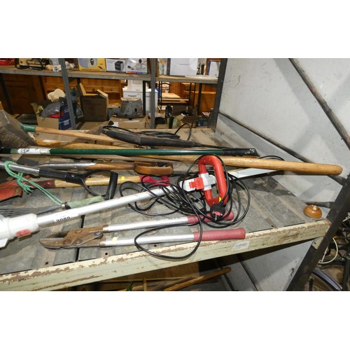 2089 - A quantity of various tools including 1 x Eckman long handled hedge trimmer 240 etc. Contents of 1 s... 