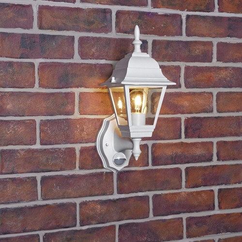 2482 - 2 x unused boxed external wall lights type Cambridge with PIR