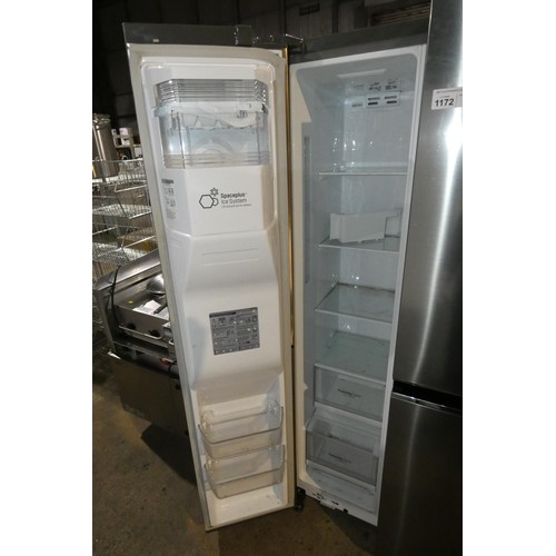 1172 - An American style fridge freezer by LG Type GSL761PZXV with an ice and water Smart ThinQ dispenser -... 