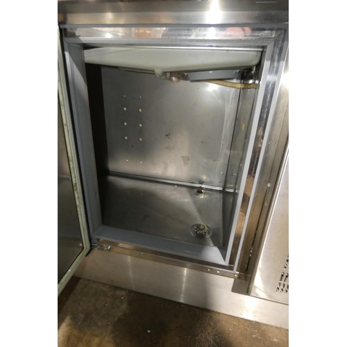 1255 - A commercial stainless steel bench fridge by Fagor, no shelves inside - trade