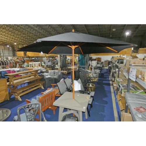 423 - 1 x Tulare 2.7m diameter traditional parasol (no base included)