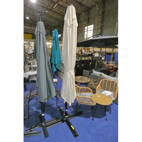 475 - 1 x Arens cream offset umbrella / parasol. Please note that no base weights are included