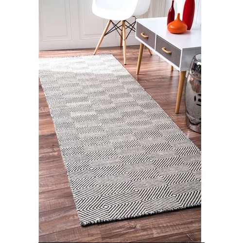 574 - 1 x Marcelo hand tufted ivory rug approx 3ft x 5ft RRP £54