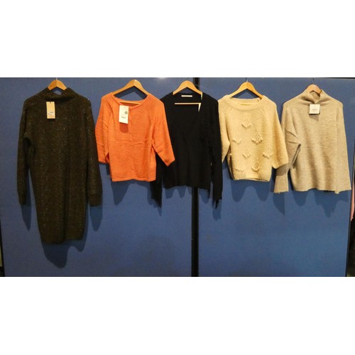 2320 - 5 x various items of ladies knitwear size M, combined retail price approx £580