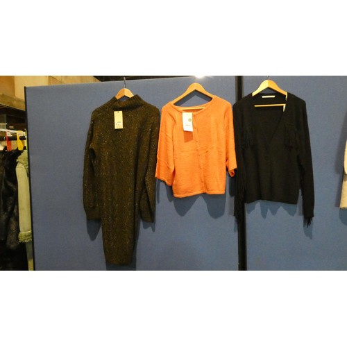 2320 - 5 x various items of ladies knitwear size M, combined retail price approx £580