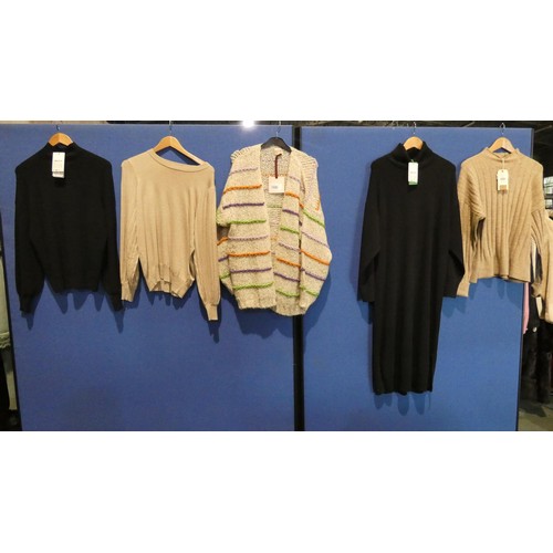 2321 - 5 x various items of ladies knitwear size M, combined retail price approx £362