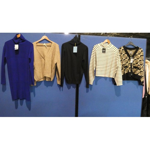 2324 - 5 x various items of ladies knitwear size L, combined retail price approx £500