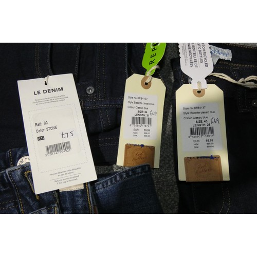 2391 - 4 x pairs of ladies jeans in various sizes / types. Not practical to list in detail so please view o... 