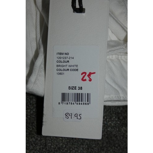 2392 - 4 x pairs of ladies jeans in various sizes / types. Not practical to list in detail so please view o... 