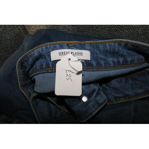 2398 - 4 x pairs of ladies jeans in various sizes / types. Not practical to list in detail so please view o... 