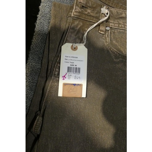 2402 - 4 x pairs of ladies jeans in various sizes / types. Not practical to list in detail so please view o... 