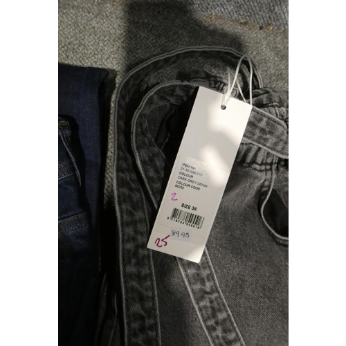 2402 - 4 x pairs of ladies jeans in various sizes / types. Not practical to list in detail so please view o... 