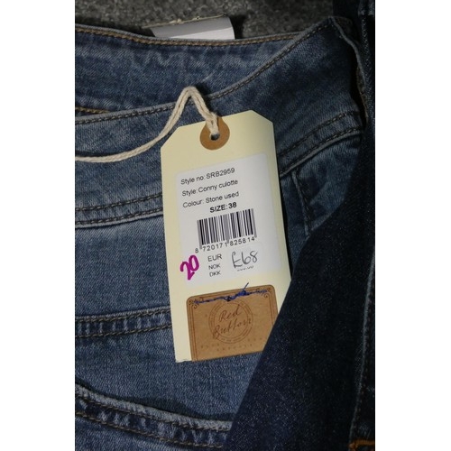 2403 - 4 x pairs of ladies jeans in various sizes / types. Not practical to list in detail so please view o... 