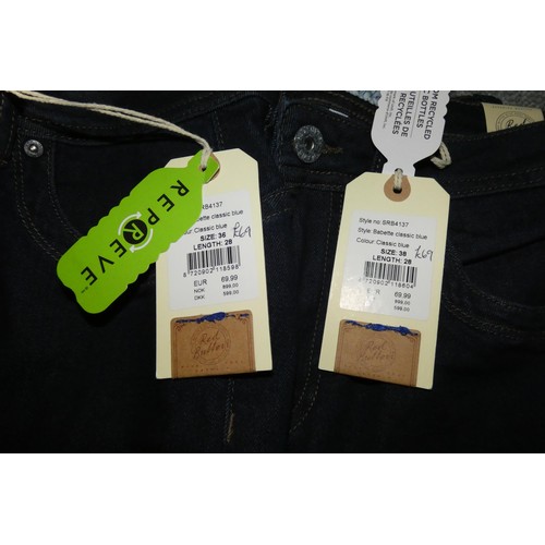 2404 - 4 x pairs of ladies jeans in various sizes / types. Not practical to list in detail so please view o... 