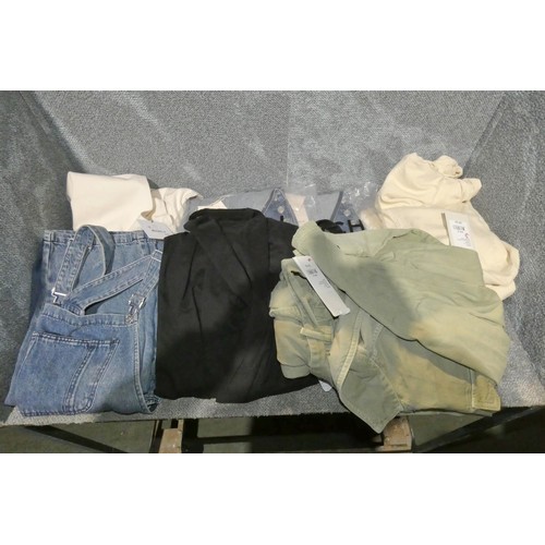 2413 - A quantity of ladies trousers in various sizes / types. Not practical to list in detail so please vi... 