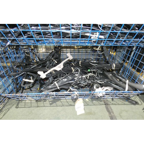 2417 - A quantity of various clothes hangers. Not practical to list in detail so please view or see photogr... 