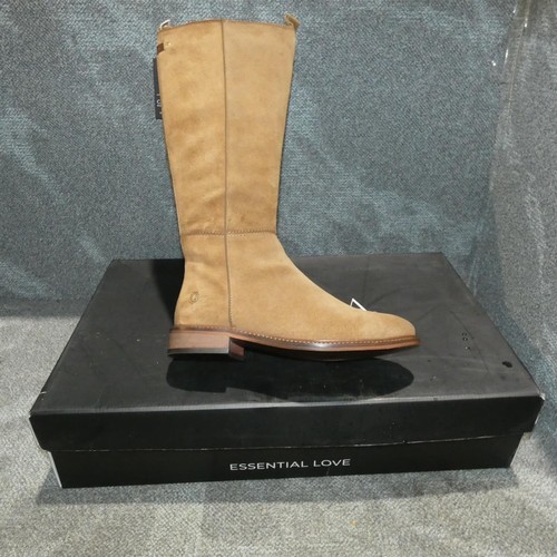 2430 - A pair of ladies boots by Carmela type BT Serr Taupe size 6 RRP £129