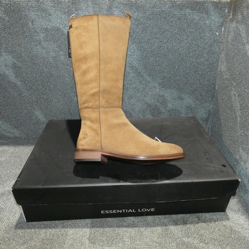 2433 - A pair of ladies boots by Carmela type BT Serr Taupe size 5 RRP £129