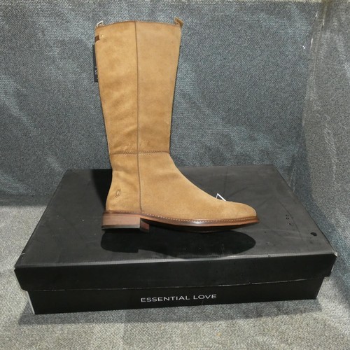 2435 - A pair of ladies boots by Carmela type BT Serr Taupe size 4 RRP £129