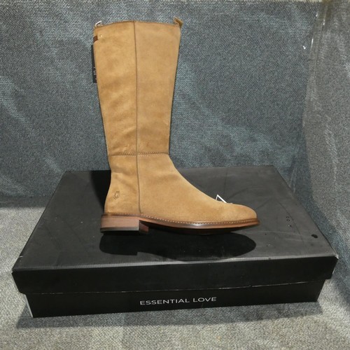 2436 - A pair of ladies boots by Carmela type BT Serr Taupe size 3.5 RRP £129