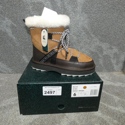 2497 - A pair of ladies boots by EMU type Blurred size uk 4 RRP £189