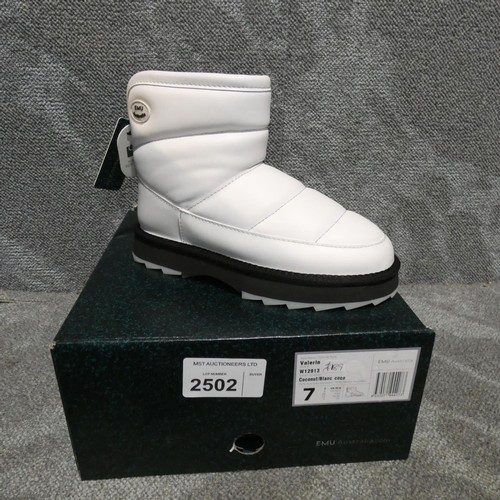 2502 - A pair of ladies boots by EMU type Valerie size UK 5 RRP £189