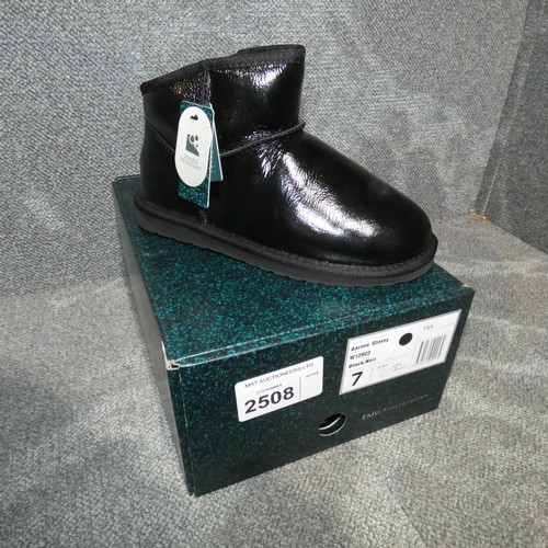 2508 - A pair of ladies shoes by EMU type Aarons glossy size UK 5 RRP £139