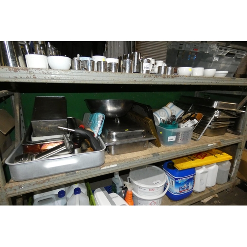 1046 - A quantity of various catering related items including gastronorm trays, baking trays, cutlery etc