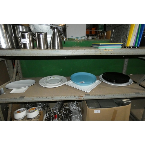 1064 - 10 various large plates/platters & 3 other plates