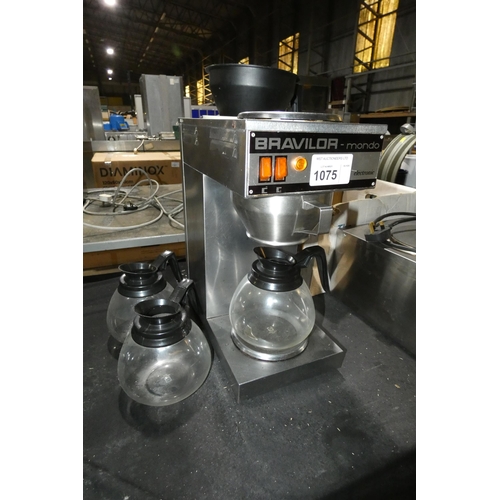 1075 - A Bravilor coffee percolator with 3 jugs - trade