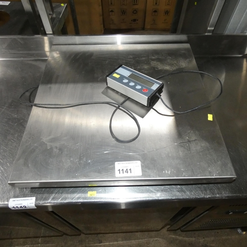 1141 - A commercial stainless steel set of table top scales, no power adapter - trade