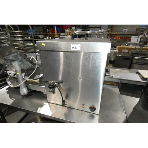 1186 - A commercial stainless steel square counter top meat cooker by Deighton Manufacturing type AF25