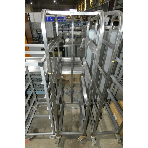 1122 - A mobile catering type tray rack approx 41x61x170cm